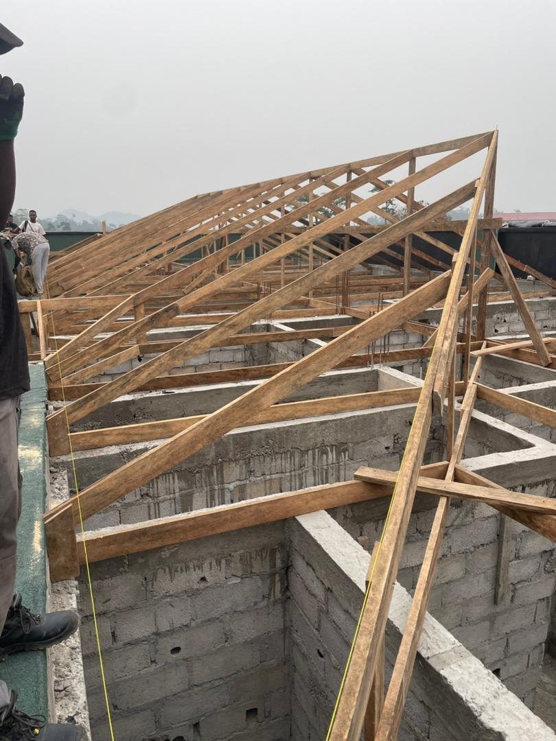 Conception et installation de charpentes en bois