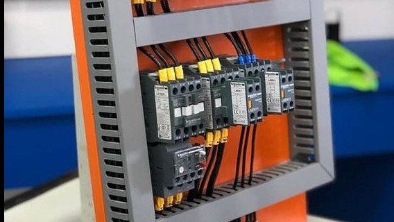 Installation de systèmes électriques résidentiels