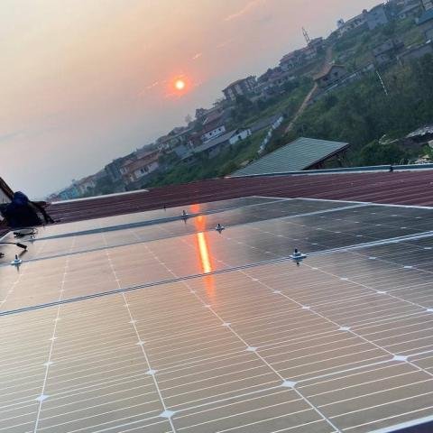 Réalisation d'un systeme de pompage solaire à ESEKA pour une maison d'habitation